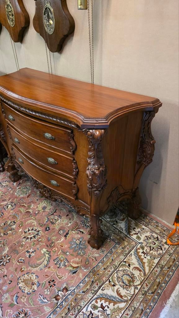 Grote barok commode, Ophalen