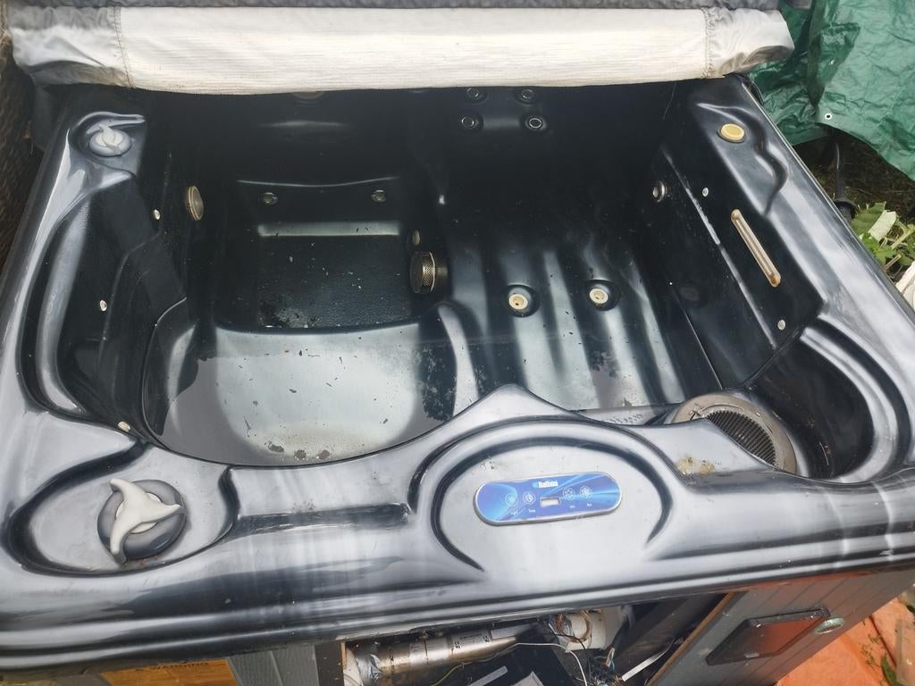 Jacuzzi - Compleet, moet aangesloten en onderdelen vervangen, Ophalen of Verzenden, Gebruikt, Vast