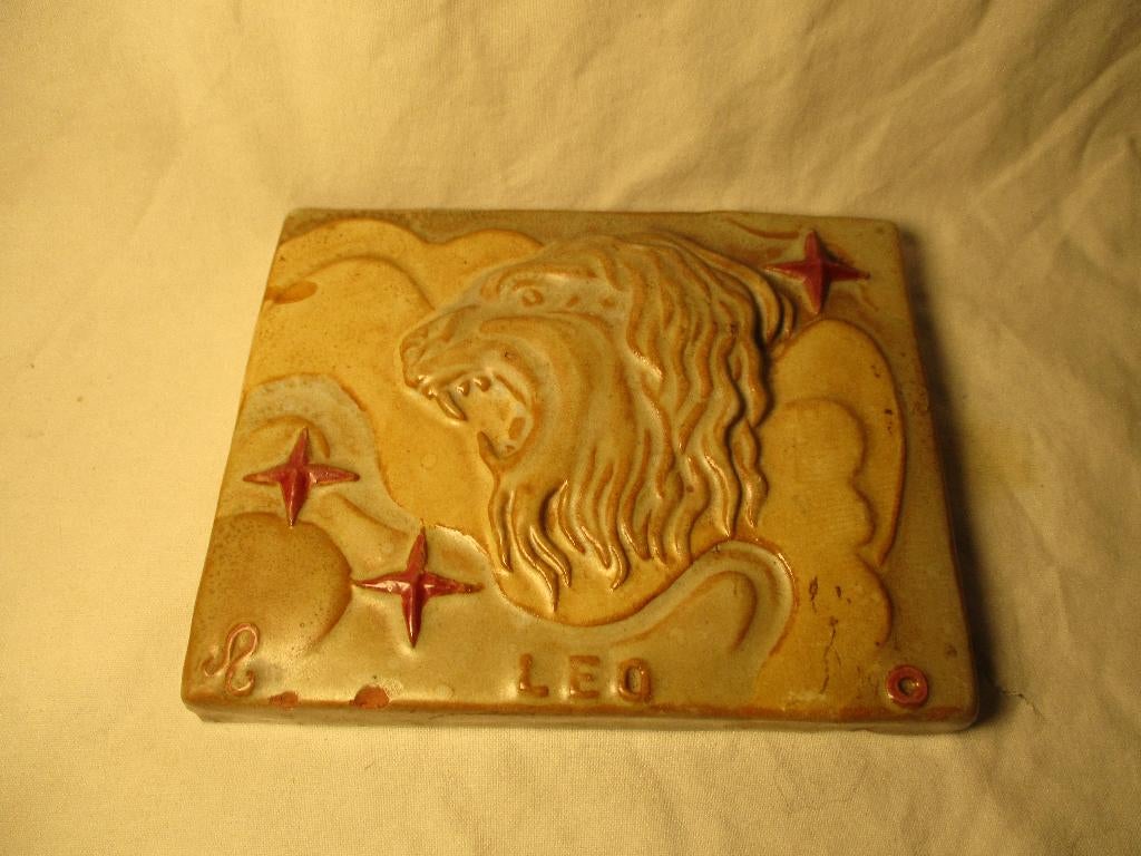 antiek tegel leeuw Tegelsche keramiek, Ophalen of Verzenden