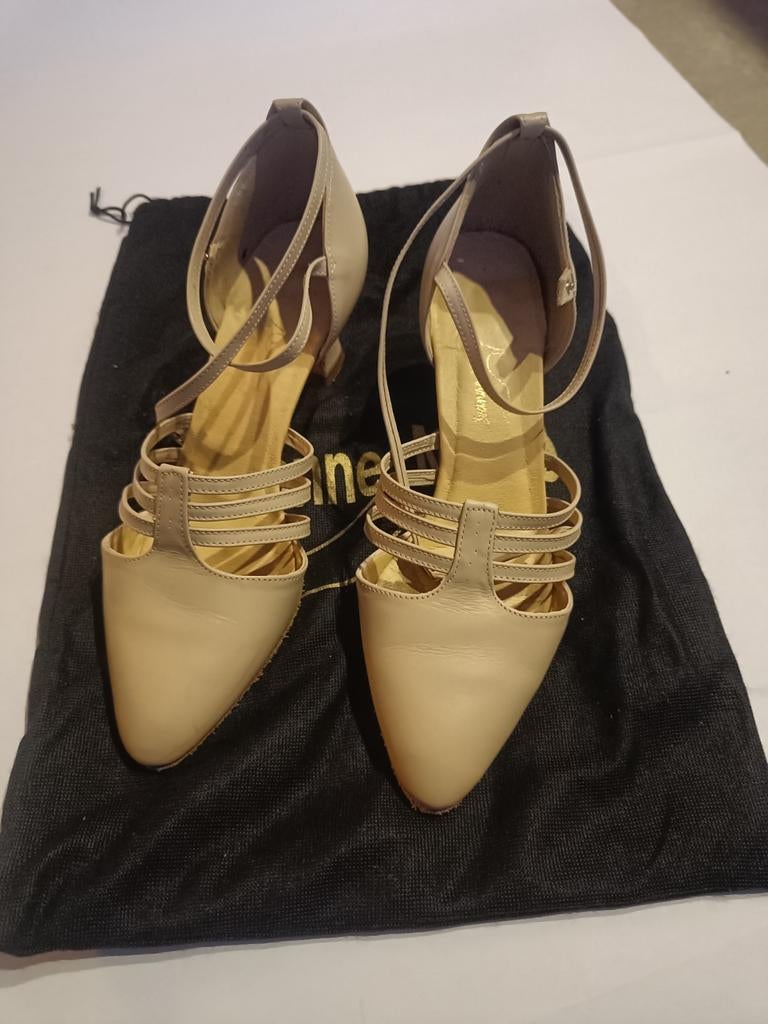 Jeanne Marie Dansschoenen - Maat 5, Jeanne Marie, Beige, Dansschoenen, Ophalen of Verzenden