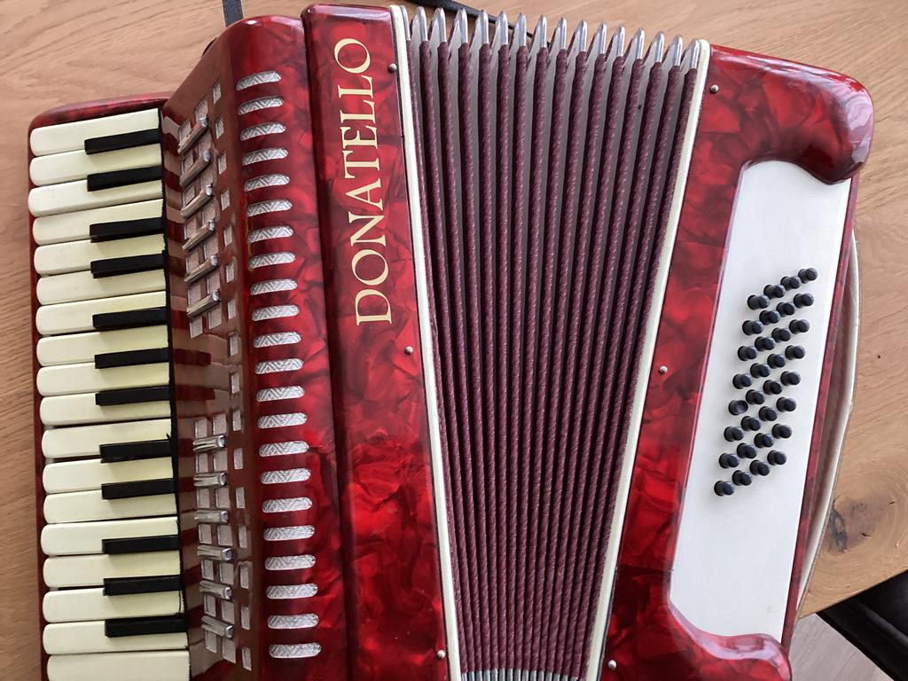 Zelfspelend accordeon met MP3 speler, Overige merken, Gebruikt, Met riemen, 32-bas