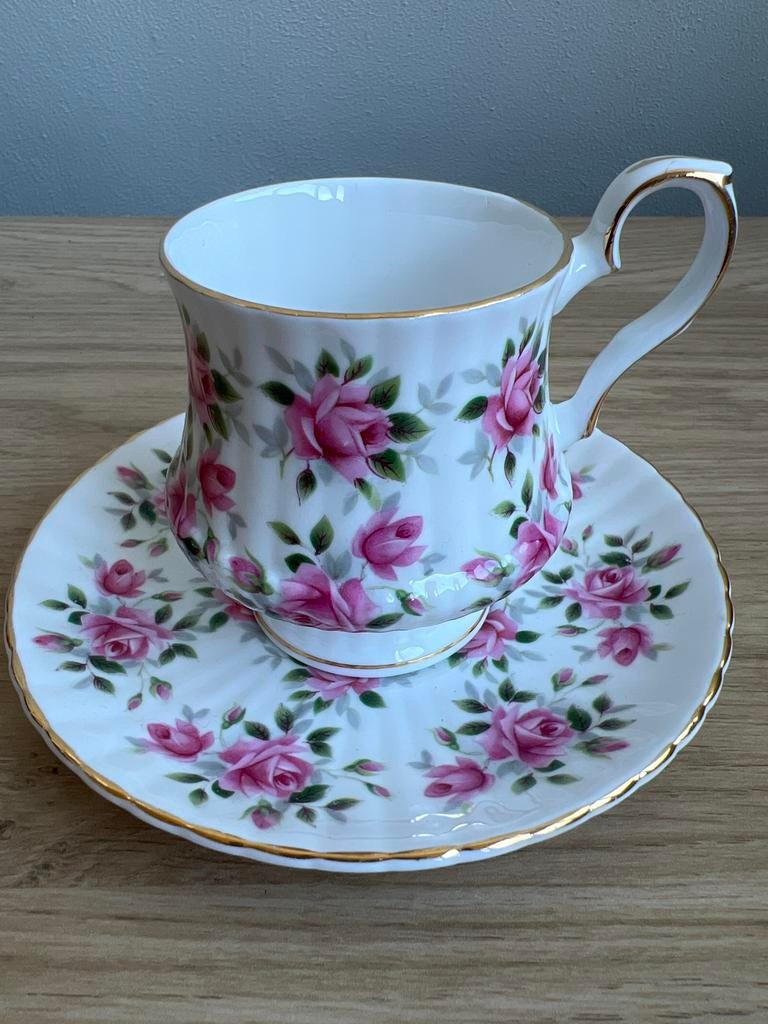 Royal Windsor ☕️ kop en schotel, Verzamelen, Porselein, Kristal en Bestek, Ophalen of Verzenden, Gebruikt, Porselein, Kop en/of schotel