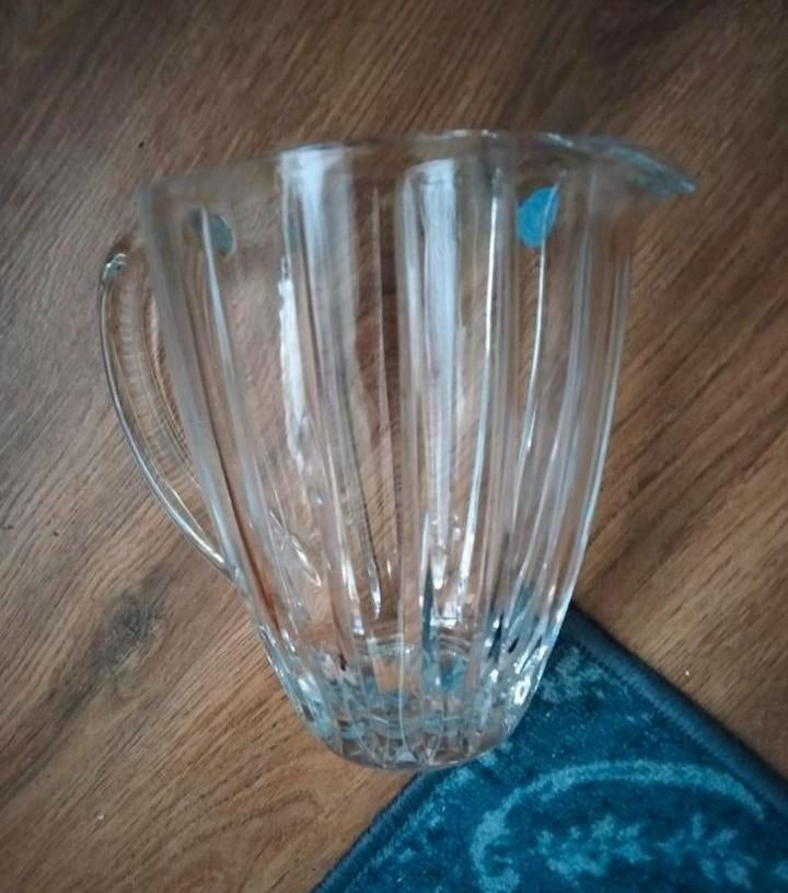 Wedgwood kristallen waterkan, Ophalen