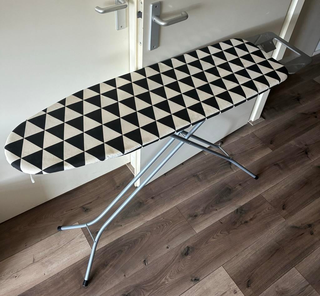 Strijkplank inclusief hoes, Ophalen, Zo goed als nieuw