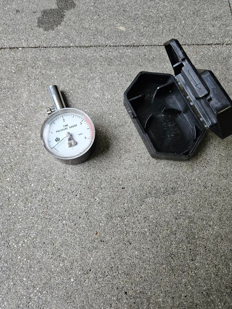 Bandenspanningsmeter met opbergdoosje, Ophalen of Verzenden