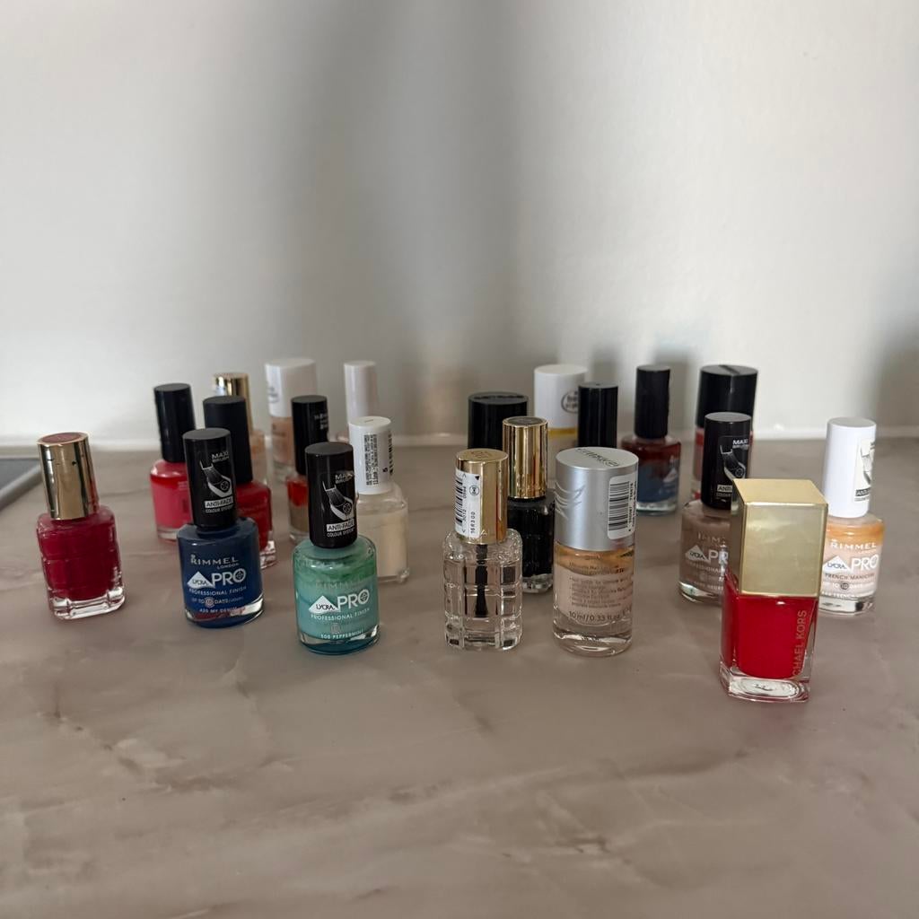 22 potjes nagellak Loreal Rimmel London Catrice Michael Kors, Ophalen of Verzenden