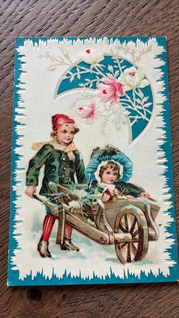 Mooie reliefkaart. Jongen duwt kruiwagen met meisje.Bloemen., Ophalen of Verzenden, Voor 1920, Kinderen