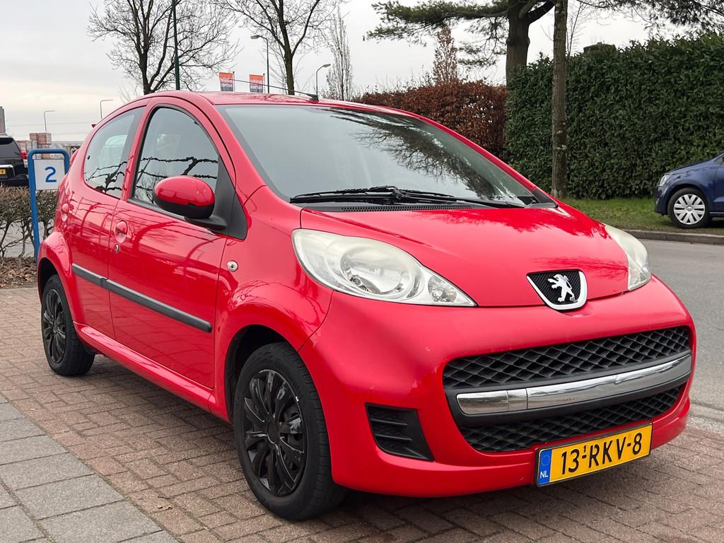 Peugeot 107 1.0 *5Drs + APK 03-2027, Voorwielaandrijving, Euro 5, Gebruikt, Elektrische ramen