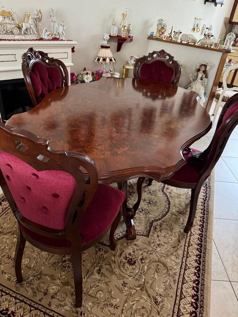 Barok eettafel met 4 stoelen, Ophalen