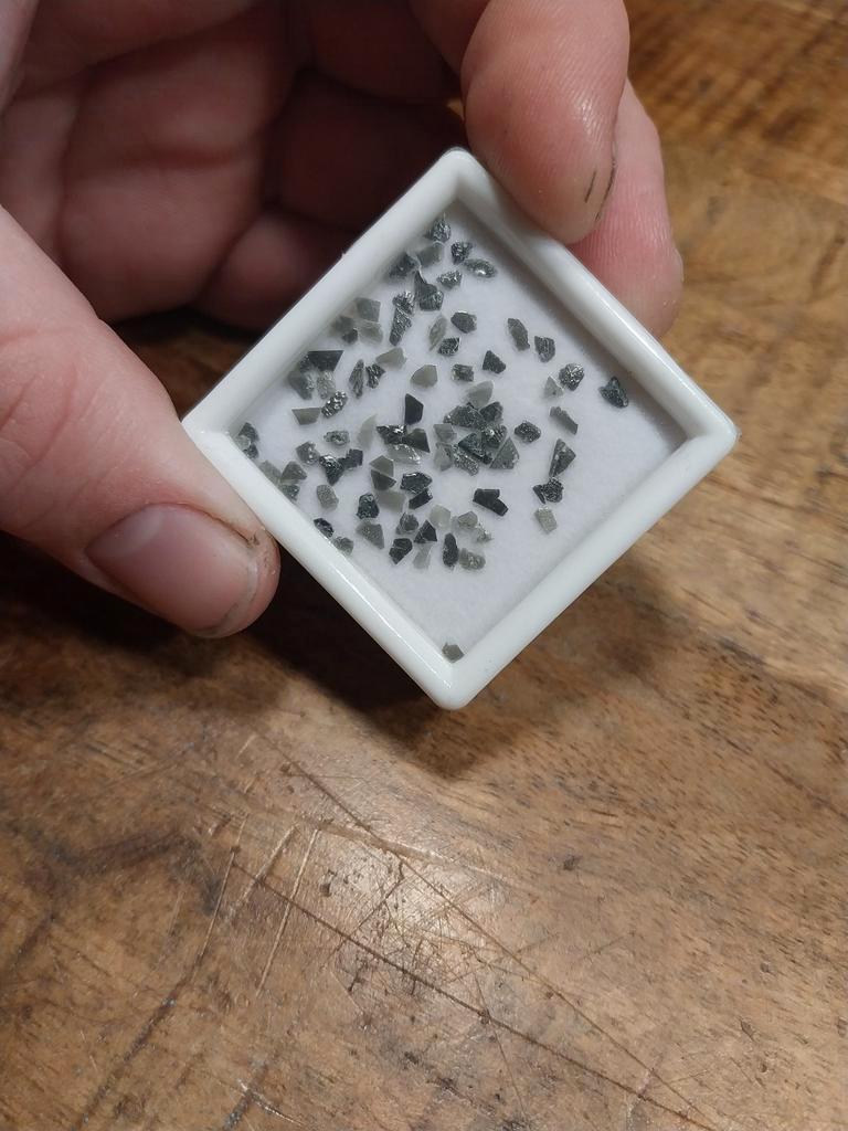 Gezaagde ruwe diamant plakjes, Ophalen of Verzenden, Zo goed als nieuw