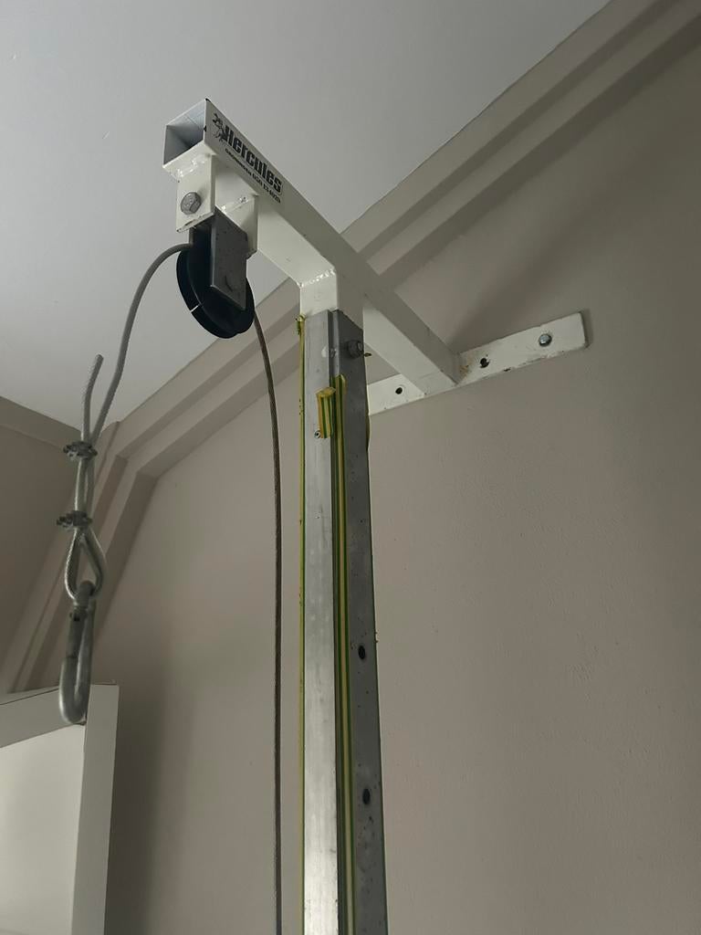 Pully machine muur montage met stang, Ophalen, Zo goed als nieuw, Krachtstation