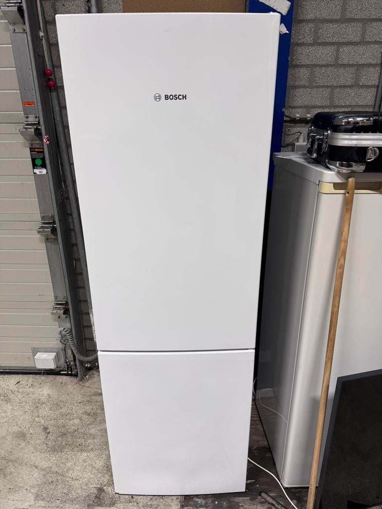 Bosch koelvriescombinatie A++ low frost, 200 liter of meer, Met aparte vriezer, Zo goed als nieuw, 160 cm of meer