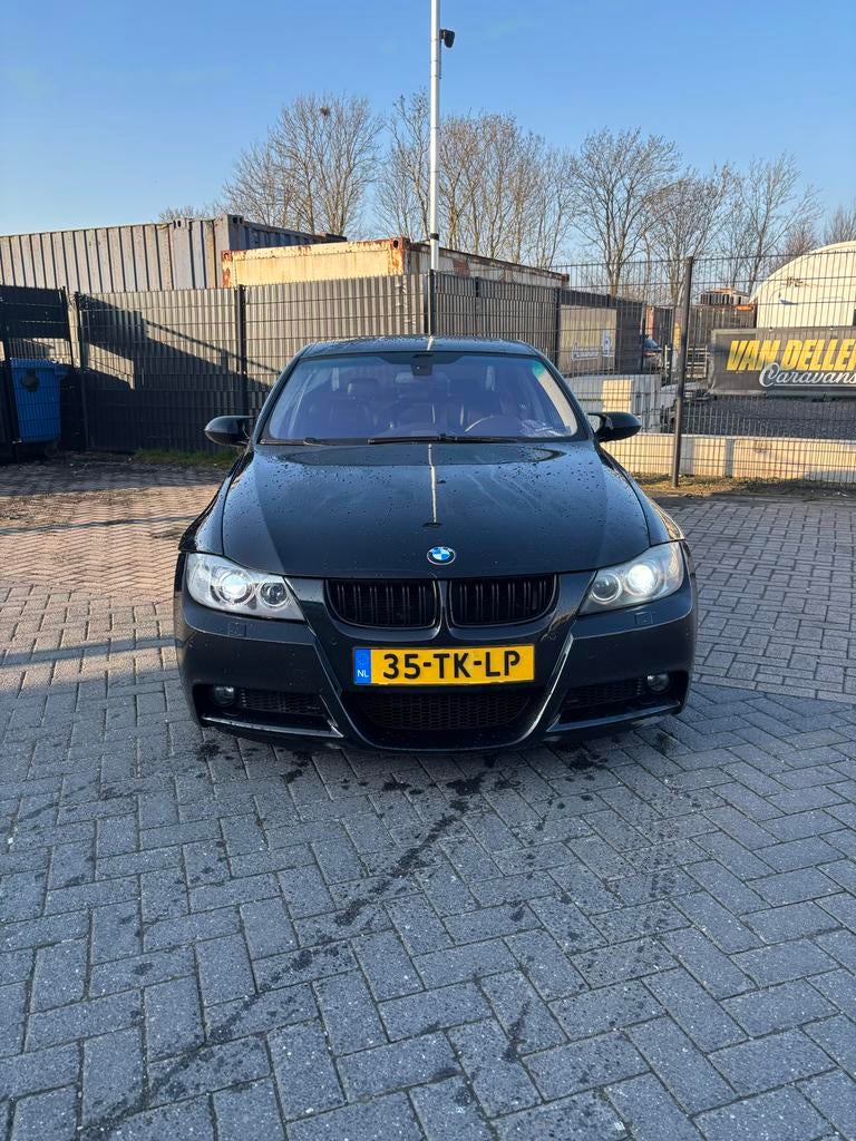 BMW 3-Serie 3.0 I 330 AUT 2005 Zwart, Auto's, Automaat, Achterwielaandrijving, 1440 kg, 258 pk