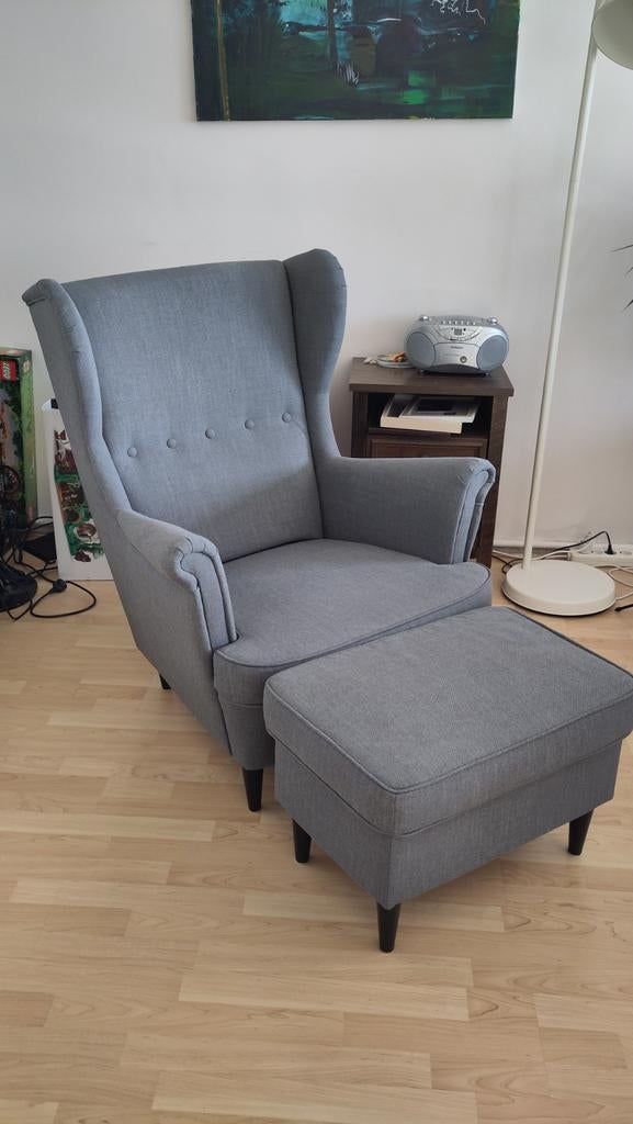 Ikea Strandmon stoel met voetensteun, donkergrijs, Huis en Inrichting, Stoelen, Ophalen, Zo goed als nieuw, Grijs, Eén