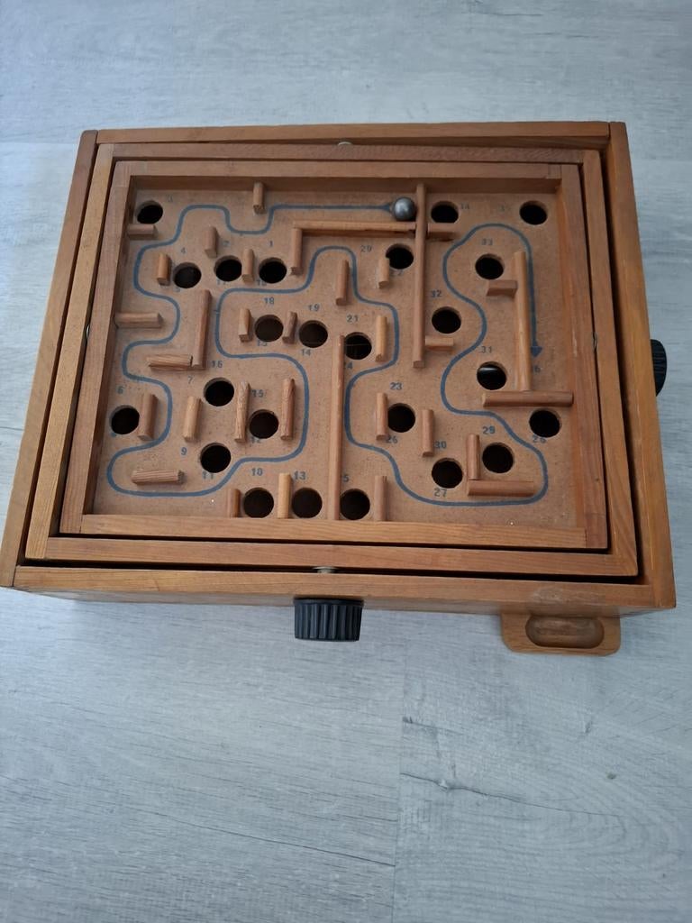 Houten knikkerdoolhof Labyrinth, Ophalen