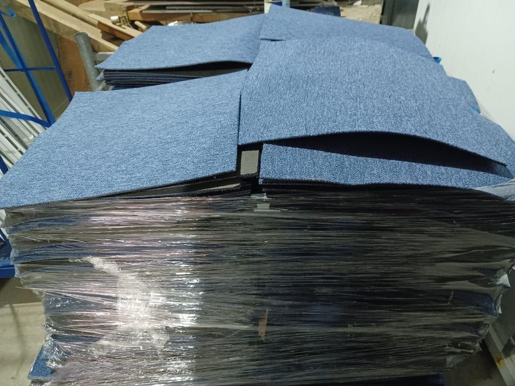 Gebruikte tapijttegels ca. 3700 m², Ophalen, Gebruikt, Blauw, 75 m² of meer