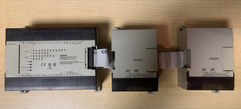 Omron CPM1A-30CDT1-D-V1 PLC met twee MAD01 modules, Ophalen of Verzenden