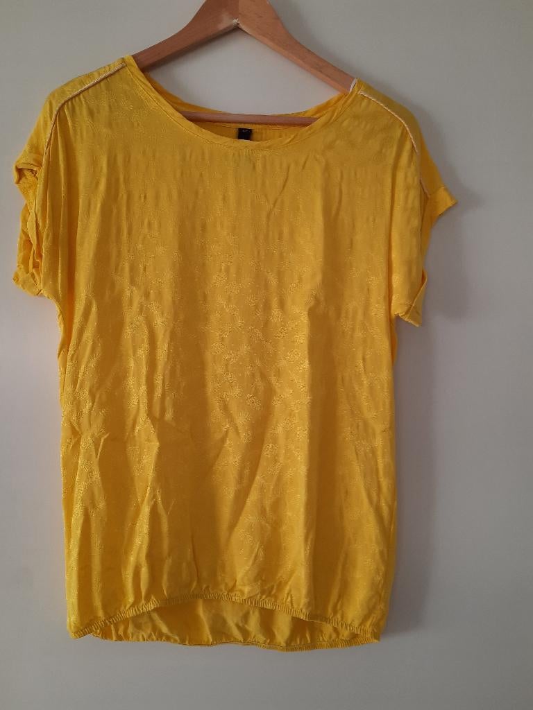 top met ananasprint, Maat 38/40 (M), Geel, Ophalen of Verzenden, Zo goed als nieuw