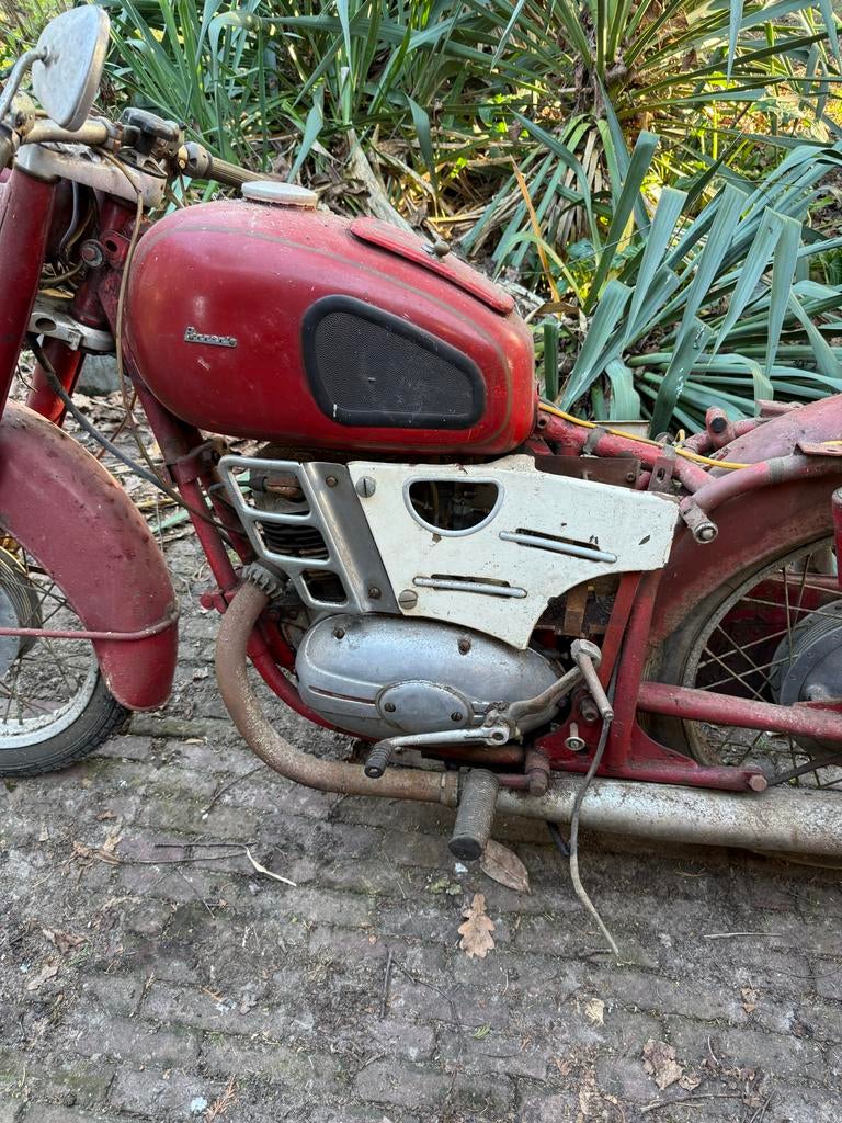 Zeldzame Pannonia T1 uit 1961 met zijspan - Schuurvondst