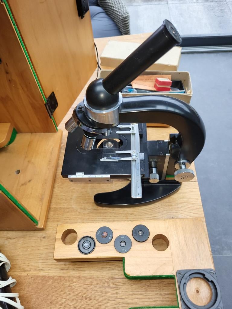 Vintage Biologische Microscoop met Houten Koffer, Ophalen of Verzenden, Gebruikt, 400x tot 1000x, Biologische microscoop