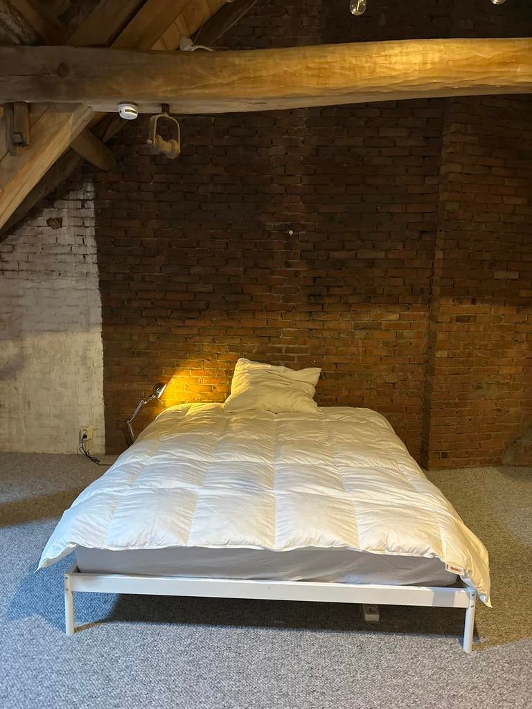 IKEA bedframe wit metaal 160x200 met matras en dekbedden, Ophalen, Wit, Tweepersoons, Zo goed als nieuw