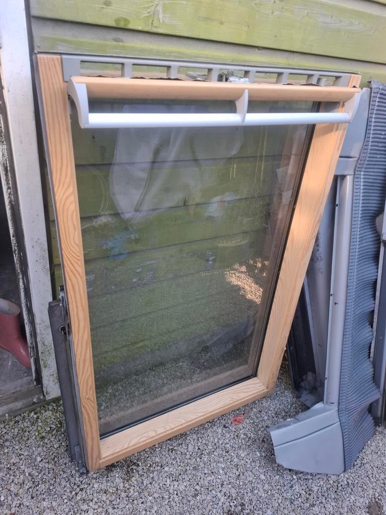 Velux dakraam GGL MK06 met gootstukken, Doe-het-zelf en Verbouw, Glas en Ramen, Ophalen, Gebruikt, 80 tot 120 cm, 80 tot 120 cm
