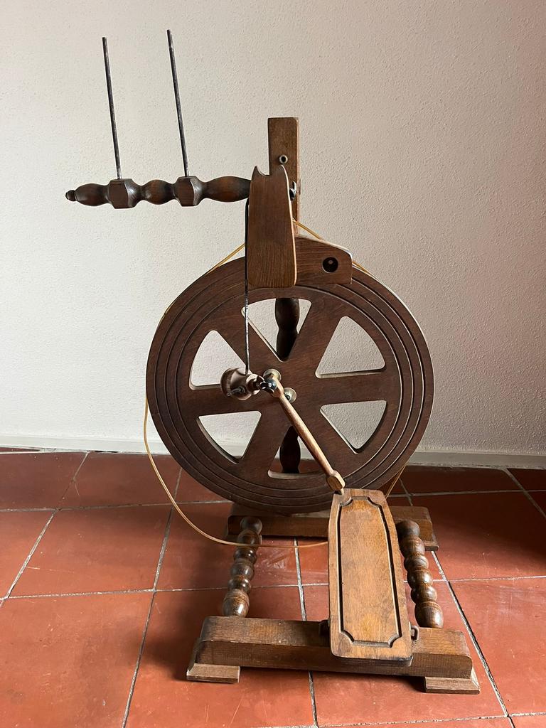 Antiek Spinnewiel, Hobby en Vrije tijd, Spinnewielen en Spinnen, Gebruikt, Spinnewiel, Ophalen