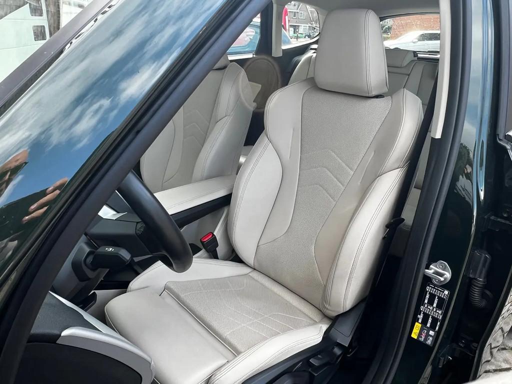 BMW iX xDrive30 Launch Edition 67 kWh 313 PK / € 40.990,00, Auto's, BMW, Automaat, Gebruikt, IX, 313 pk