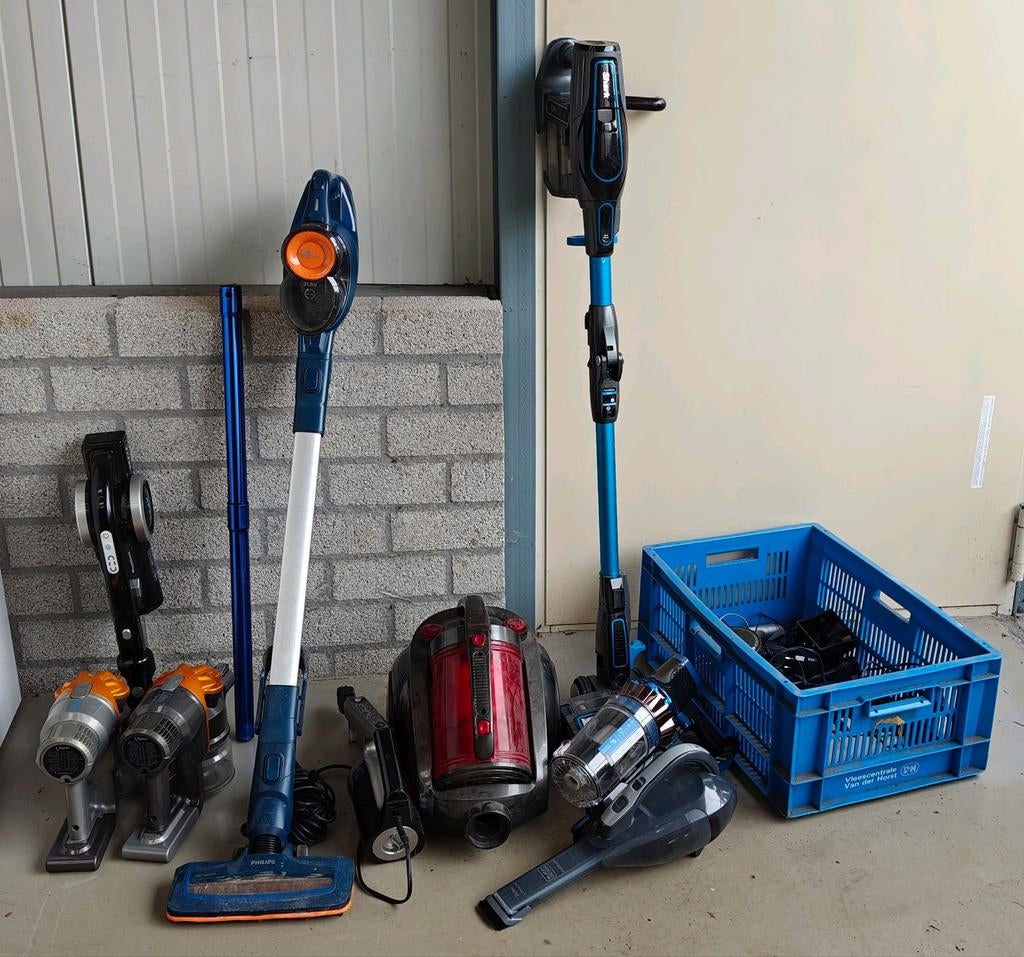 Partij accu stofzuigers, o.a. Dyson met toebehoren, Witgoed en Apparatuur, Ophalen, Gebruikt, Reservoir, Stofzuiger