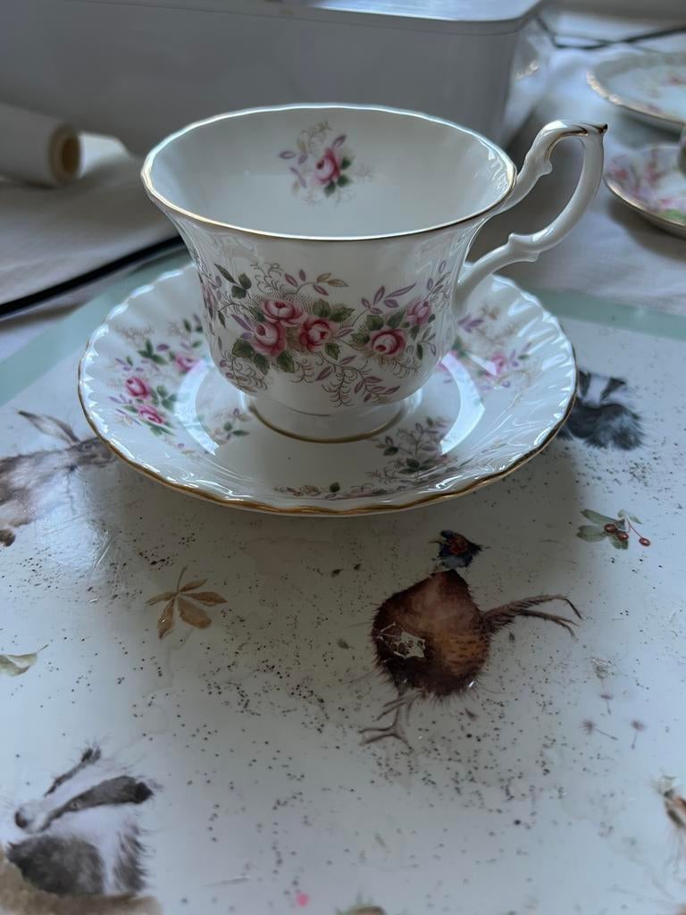 Royal albert kop en schotel, Verzenden