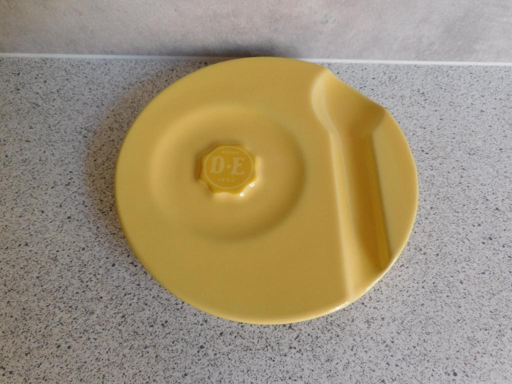 Schotel 15 cm. Geel Zegel Mosa Douwe Egberts, Ophalen of Verzenden, Zo goed als nieuw, Overige stijlen, Kop(pen) en/of Schotel(s)