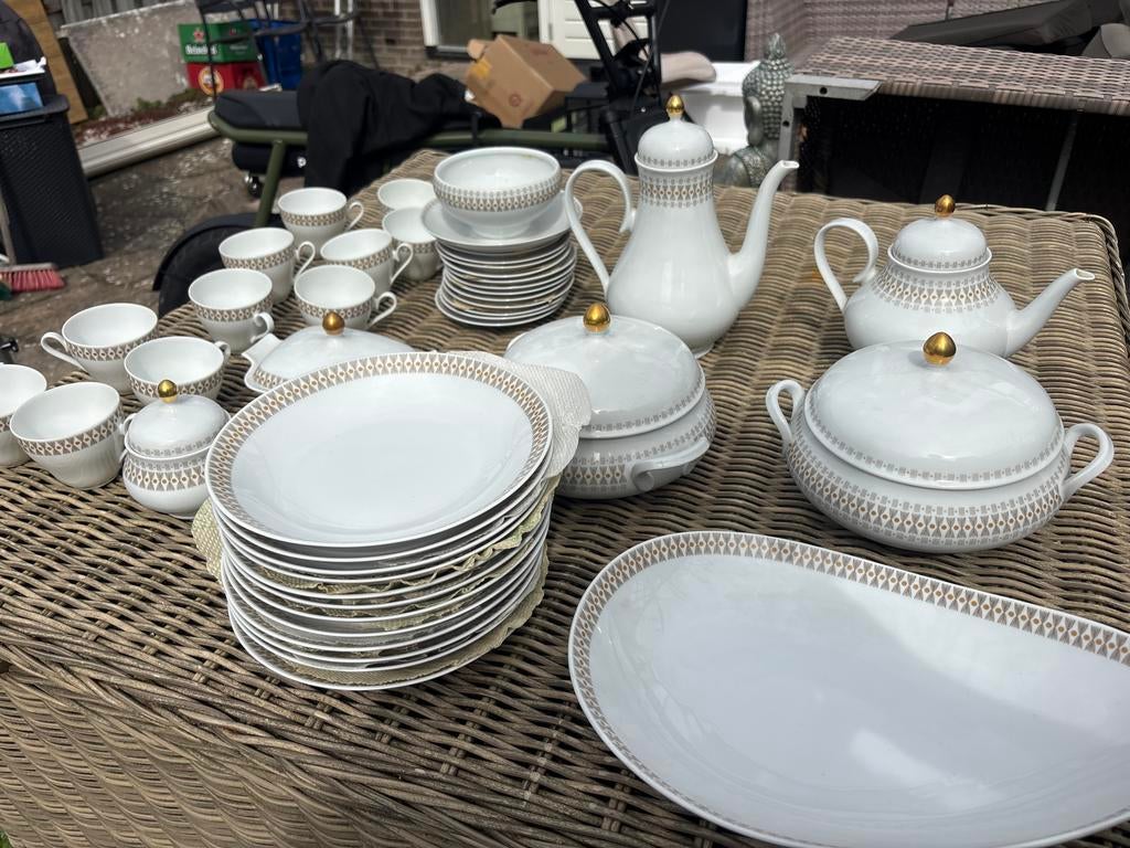 Eschenbach Bavaria-Germany servies met gouden rand, Ophalen