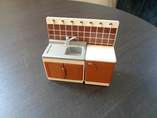 Oud keukenblok voor een poppenhuis (9,5 cm breed)., Ophalen of Verzenden, Gebruikt, Poppenhuis