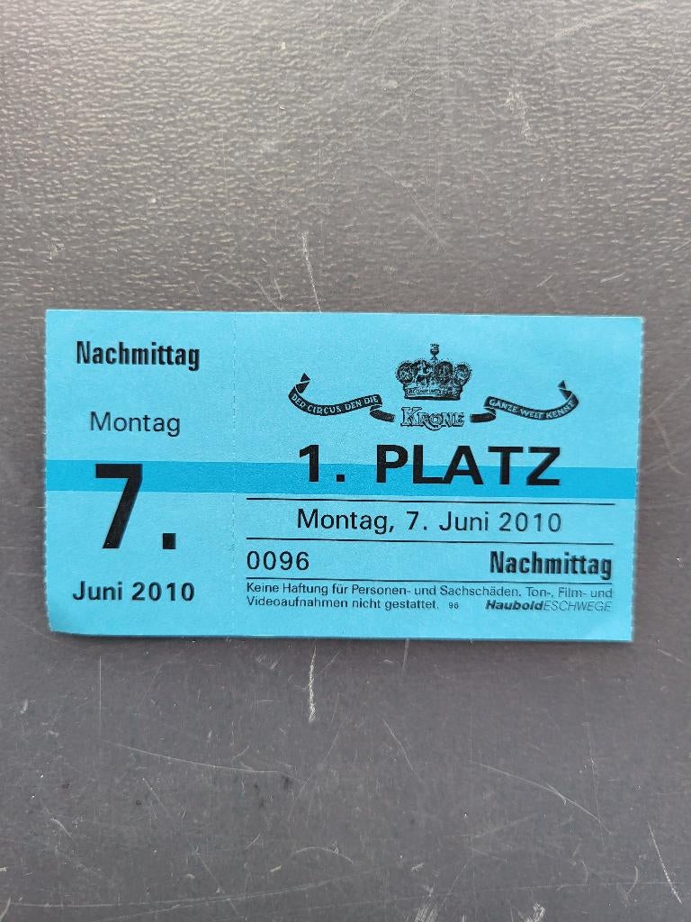 Circus/ toegangskaart en 2 folders Circus Krone seizoen 2010, Ophalen of Verzenden, Zo goed als nieuw