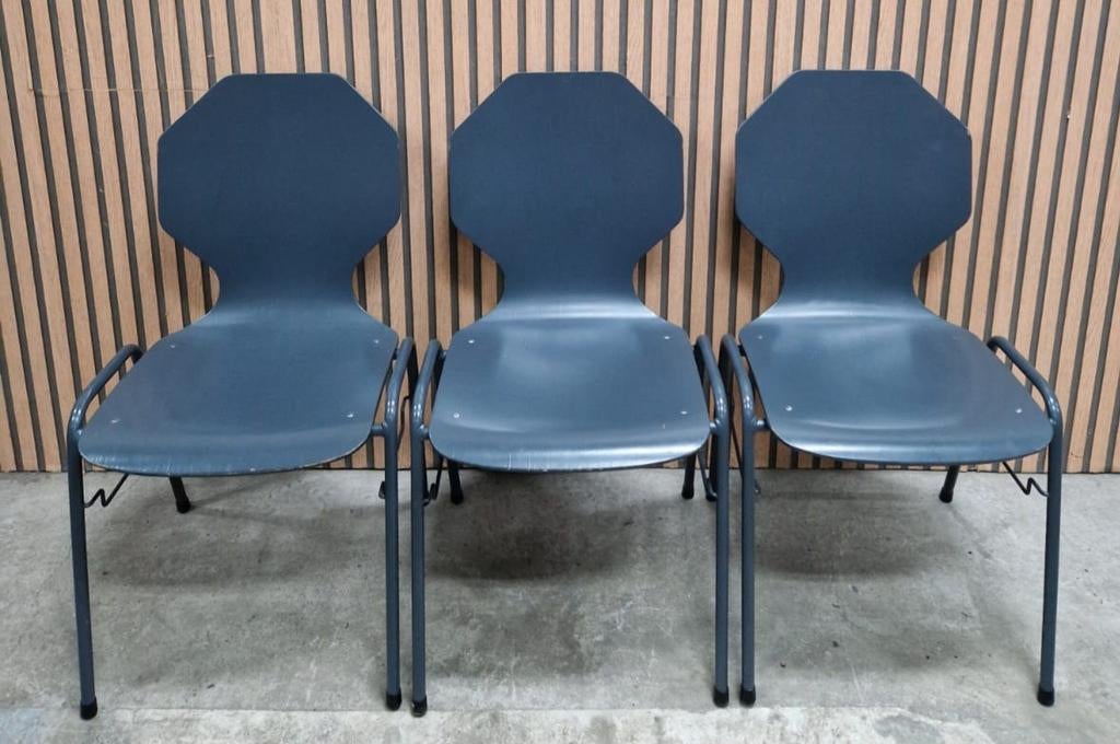 45 x Vepa schoolstoelen vintage stoelen horeca cafe bistro, Huis en Inrichting, Stoelen, Ophalen of Verzenden, Zo goed als nieuw