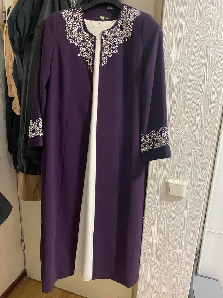 Abaya Paarse met witte kleur maat 44, Overige typen, Paars, Maat 42/44 (L), Ophalen of Verzenden
