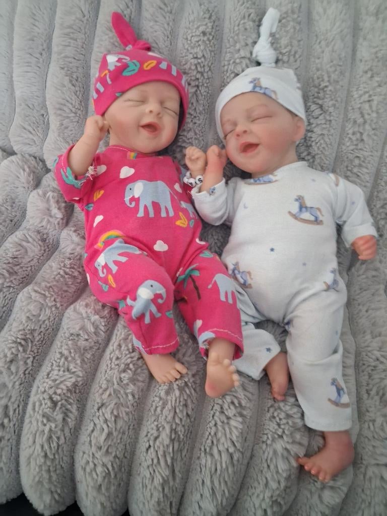 Kleine Reborn Tweeling Babypoppen, Verzamelen, Poppen, Zo goed als nieuw, Babypop, Ophalen of Verzenden