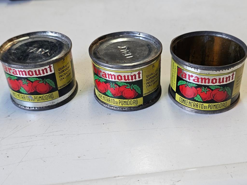Oude geopende tomatensaus blikjes 4 cm, dit 3x, Verzamelen, Blikken, Ophalen of Verzenden, Overige