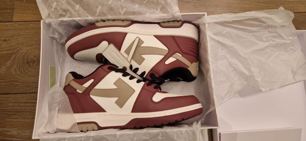Off-white Out Of Office | maat 44 | Burgundy | Nieuw, Kleding | Heren, Schoenen, Overige kleuren, Nieuw, Ophalen of Verzenden