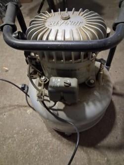 compressor, Doe-het-zelf en Verbouw, Ophalen, Gebruikt, 6 tot 10 bar, Minder dan 200 liter/min