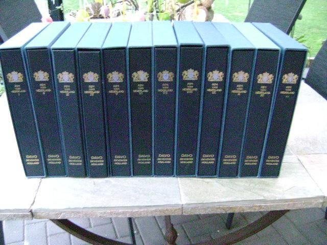 Mooie verzameling PTT-mapjes in luxe DAVO albums, Ophalen of Verzenden, Postfris