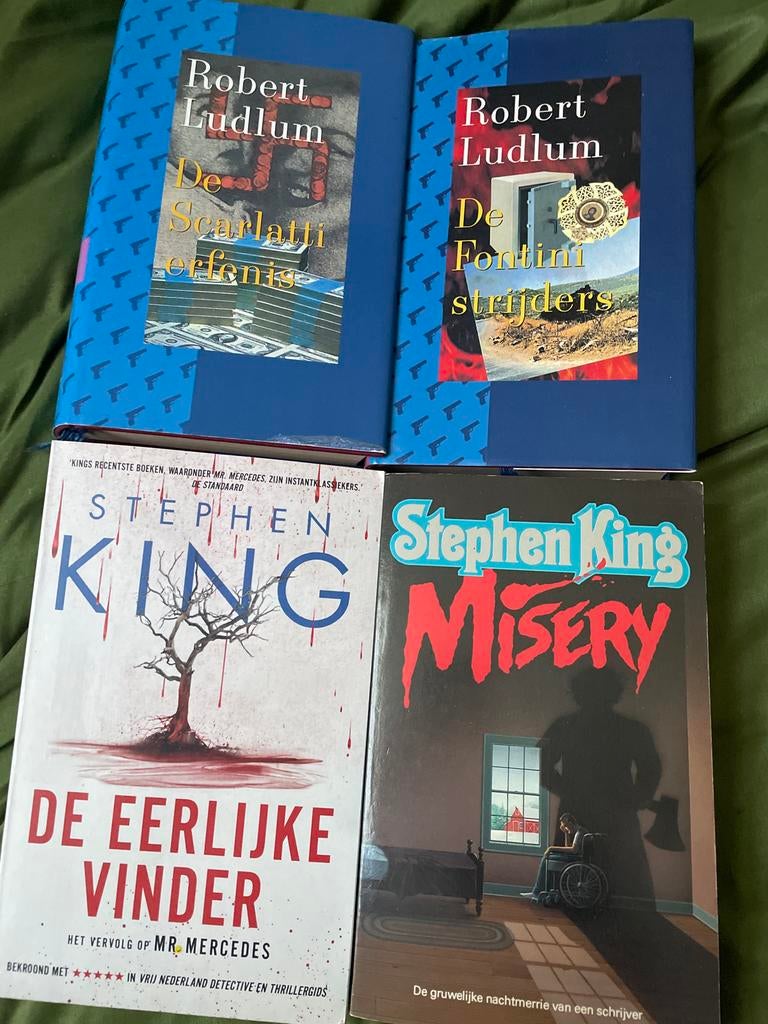 Vier thrillers van Robert Ludlum en Stephen King, Boeken, Thrillers, Ophalen of Verzenden, Gelezen, Amerika