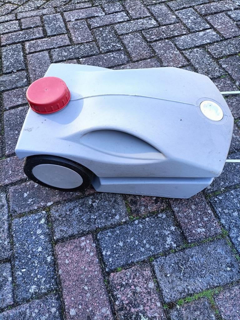 Vuilwatertank, Ophalen