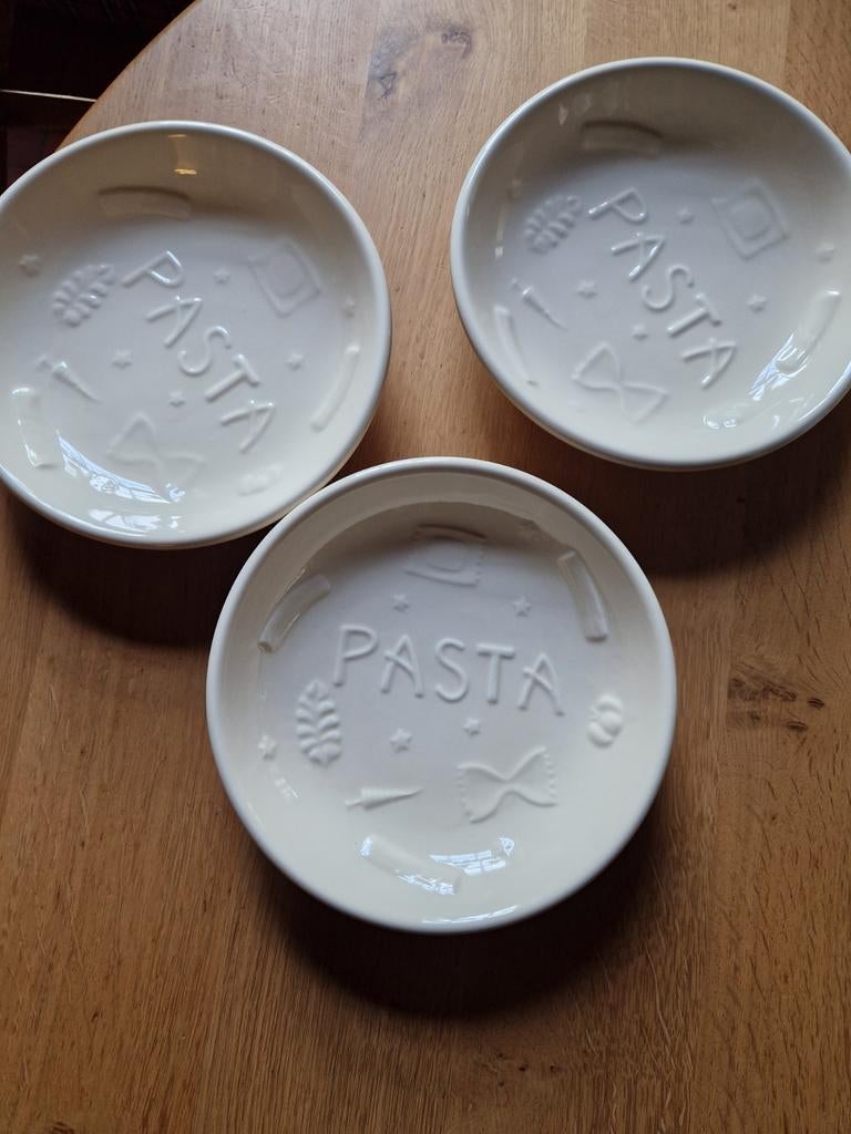LEUKE DIEPE PASTA BORDEN 3x, Ophalen of Verzenden, Overige stijlen, Bord(en)