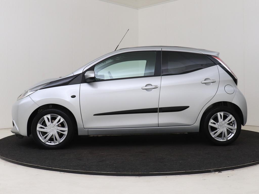 Toyota Aygo 1.0 VVT-i x-wave | Achteruitrijcamera | Vouwdak, Auto's, Voorwielaandrijving, Stof, Gebruikt, Zwart