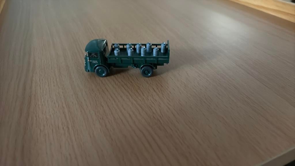 WIKING 047605 TRUCK BÜSSING MILKWAGEN MEIEREN (BOLLE) 1:87, Ophalen of Verzenden, Zo goed als nieuw