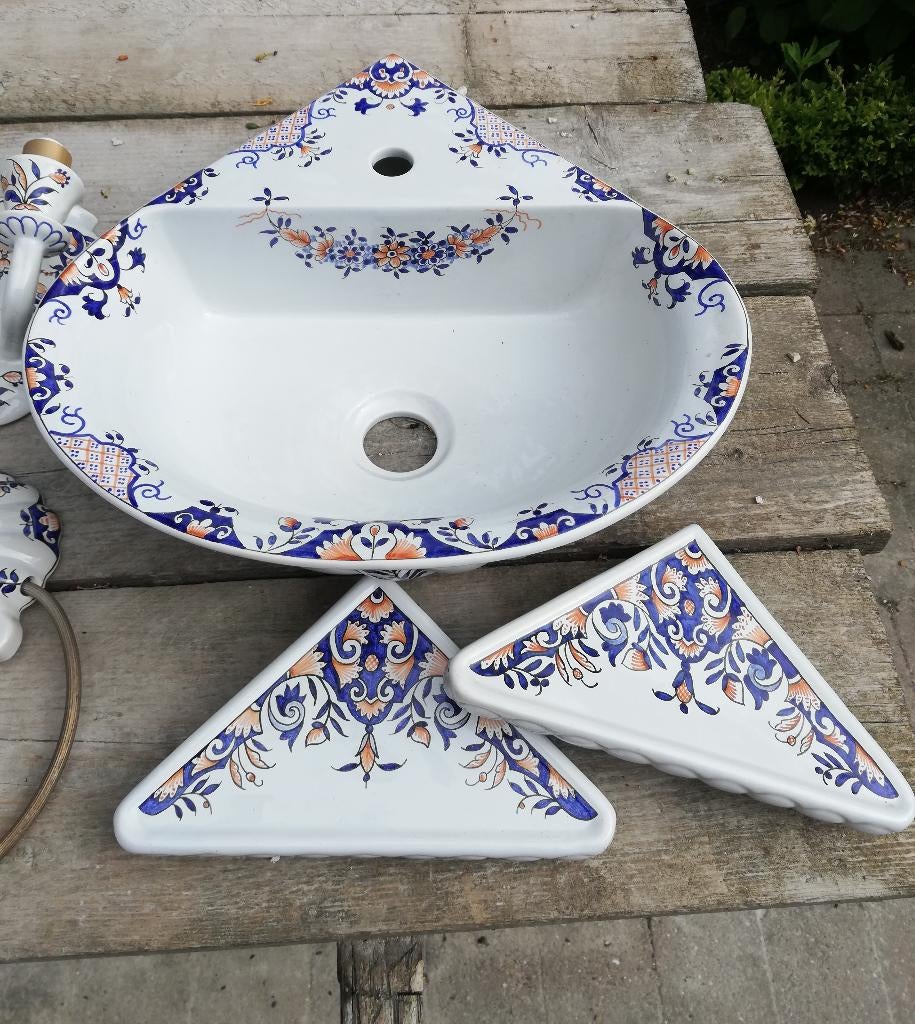 Frans hoekfonteintje, 2x hoekplanchet, zeepbakje, lampen ed, Ophalen, Zo goed als nieuw