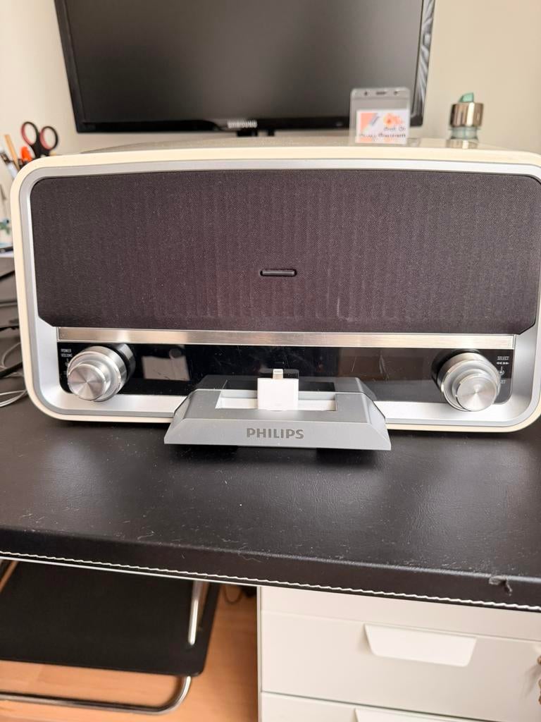 Philips docking station/speaker, Computers en Software, Dockingstations, Ophalen, Zo goed als nieuw, Docking station, Telefoon