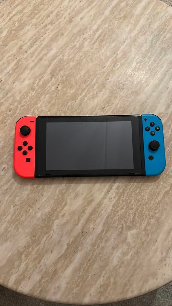 Nintendo switch, Spelcomputers en Games, Ophalen, Met games, Met 2 controllers, Zo goed als nieuw