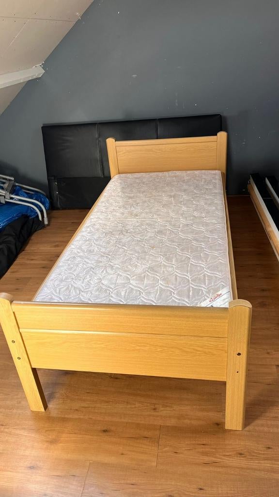 Senioren bed met lattenbodem en matras, Ophalen, Eenpersoons, 200 cm, Hout